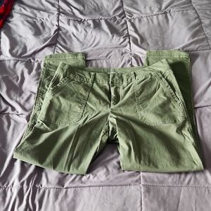 Women's Old Navy green Pixie pants in size 10